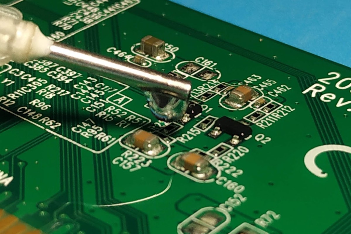 Uso del Alcohol Isopropílico en las Reparaciones de Electrónica Uso del Alcohol Isopropílico en las Reparaciones de Electrónica